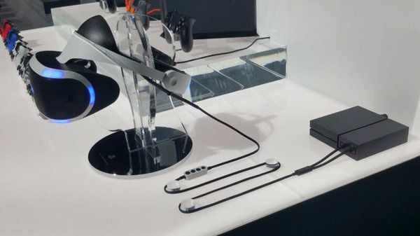 Il componente esterno di PlayStation VR sarà grande quanto un Wii.jpg psvr.jpg