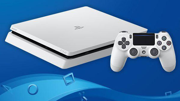 La PlayStation 4 "Glacier White" verrà venduta in Giappone dal 29 Luglio