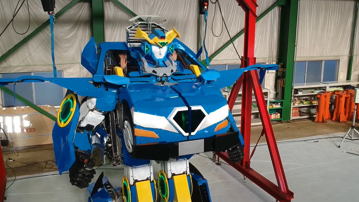 Giappone, ecco il robot Transformer disegnato dal mecha designer di Gundam!